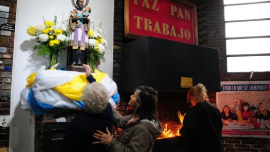 San Cayetano: cientos de fieles piden por pan, paz y trabajo