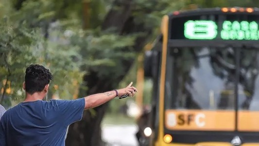 Los colectivos vuelven a ingresar a Centenario durante los partidos de Colón