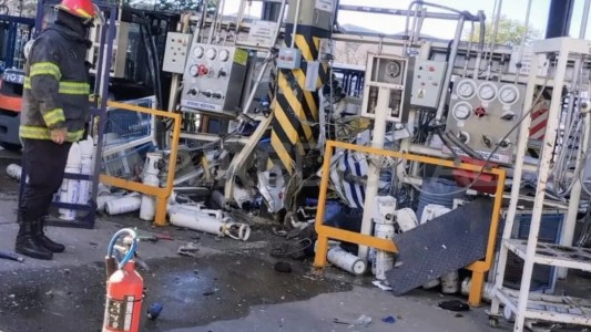 Impactante: se estrelló una avioneta en Rosario y murió el piloto