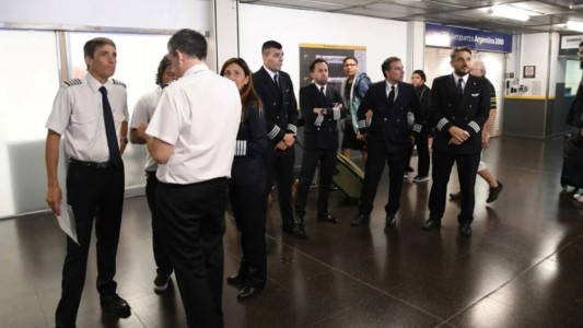 Por una medida de fuerza de pilotos de Aerolíneas Argentinas habrá demoras y cancelaciones de vuelos desde el lunes 19