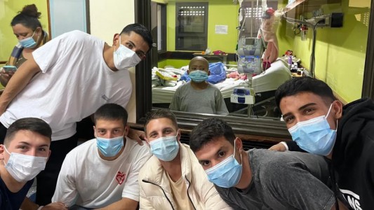 Jugadores de Unión entregaron juguetes en el Hospital de Niños