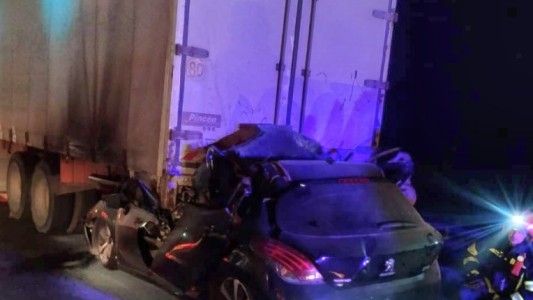 Dos personas fallecidas tras chocar en la autopista Rosario-Córdoba