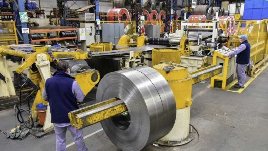 La industria ya acumula 13 meses de caída y preocupa el impacto sobre el empleo