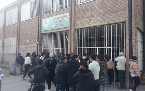 Escuela Zapata Gollán: apartaron a un docente por un presunto caso de acoso