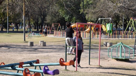 Aseguran que la mayoría de las plazas santafesinas tiene areneros contaminados