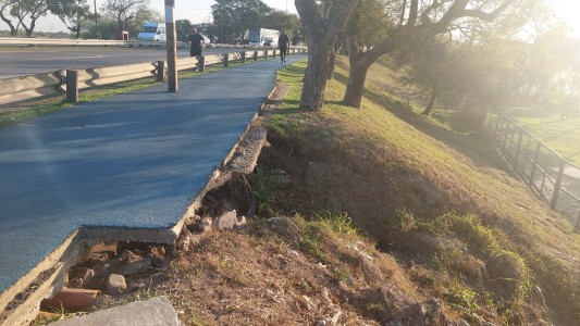 Crece de manera preocupante el socavón junto a la Avenida Mar Argentino