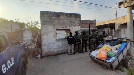 Allanamientos por robo de motos y estafas: dos detenidos en barrio San Martín