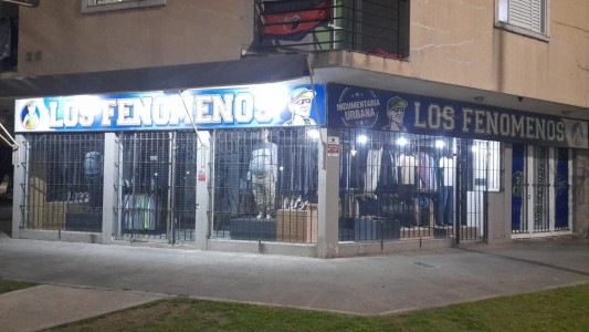 Robaron local de ropa, los persiguió la policía y cayeron detenidos