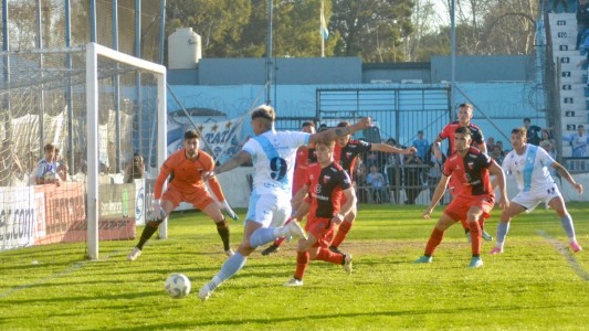 Colón perdió con polémica y en un partido accidentado ante Temperley