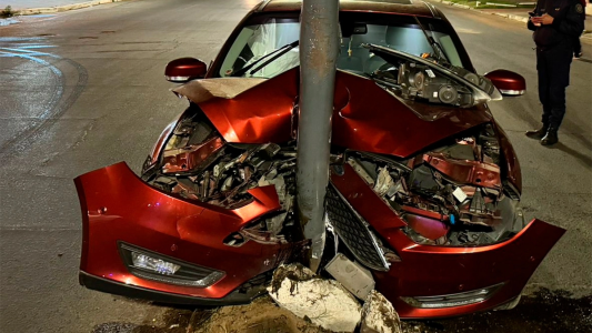 Alcoholizada al volante: se durmió y destrozó el auto