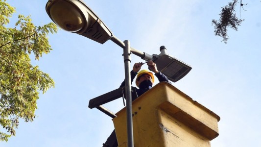 Cómo es el renovado proyecto para tercerizar el alumbrado que Poletti propone al Concejo