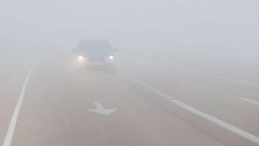 Piden precaución al transitar por presencia de humo y niebla
