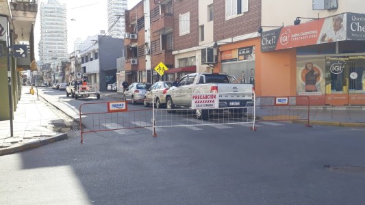 Por trabajo de Aguas, cortado el tránsito en 4 de Enero y Tucumán