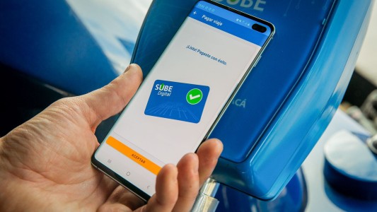 Ya se puede pagar el boleto de colectivos con el celular en Santa Fe: mirá cómo hacerlo