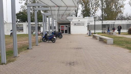 Policías de Sauce Viejo auxiliaron una mujer que estaba a punto de parir en la calle