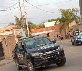 Alto Verde: más de 50 disparos, persecución policial y un herido