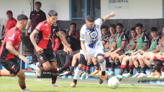 Colón rompió el karma de visitante y se mantiene en la pelea