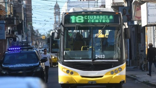 Desde este sábado habrá desvíos de colectivos por obras de Aguas en el centro