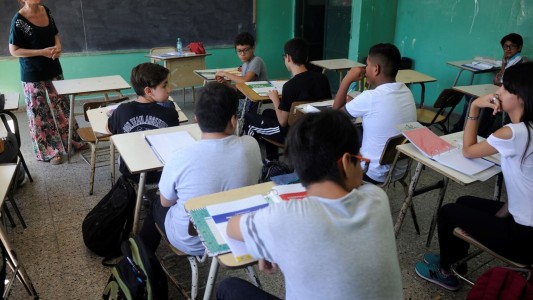 Educación sumó programas para acompañar a estudiantes que deben materias