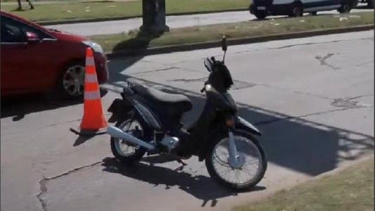 Rosario: un camión atropelló a una moto y murió un niño de nueve años