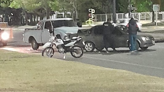 Dos vehículos protagonizaron accidente en Pedro de Vega y Almirante Brown