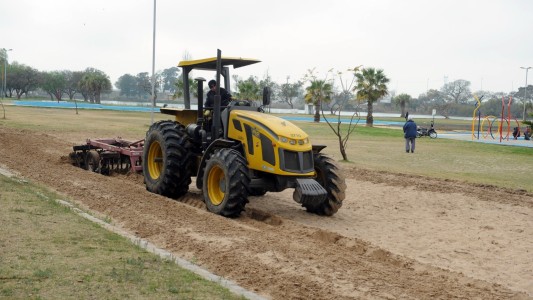 La Municipalidad compró dos tractores para mantener espacios verdes