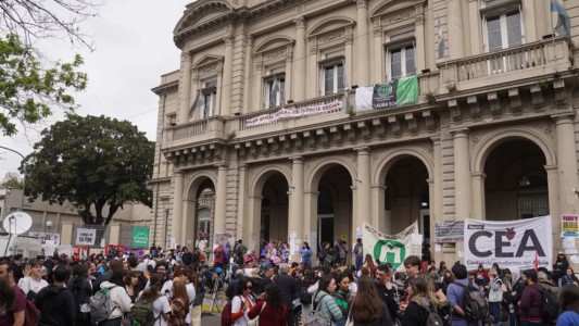 Hospital Bonaparte: el Gobierno afirmó que no se cerrará, pero será "reestructurado"