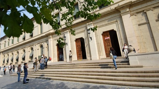 Estudiantes y docentes toman la Facultad de Derecho UNL por veto al financiamiento