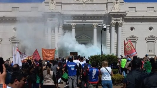 Incidentes en la Legislatura: al menos cuatro detenidos tras allanamientos en Rosario