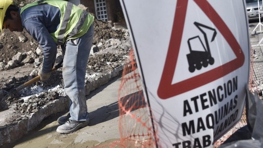 Cortes y reducción de calzada por trabajos de bacheo en distintos puntos de la ciudad