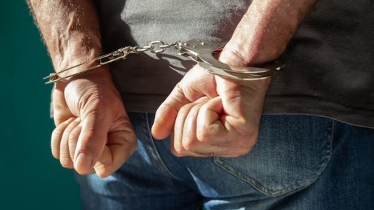 Intentó quemarle el auto a su ex suegro dos veces y quedó preso