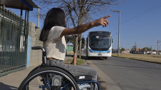Transporte de larga distancia: buscan garantizar el acceso gratuito a personas con discapacidad