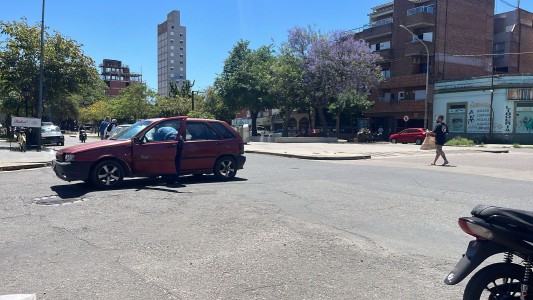 Un auto y una moto protagonizaron un accidente este sábado