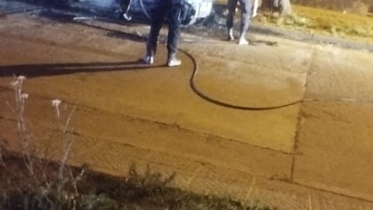 Otro auto incendiado en la ciudad de Santa Fe