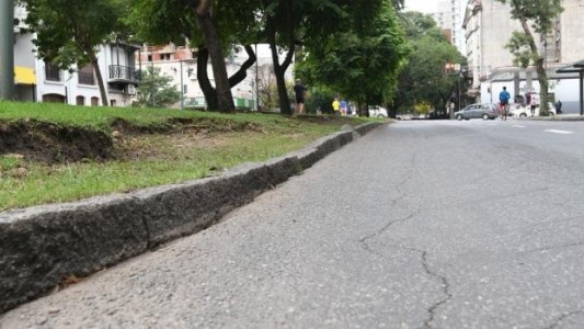 Socavón en Bv. Gálvez entre Sarmiento y Alberdi: los arreglos se licitarán el 20 de noviembre