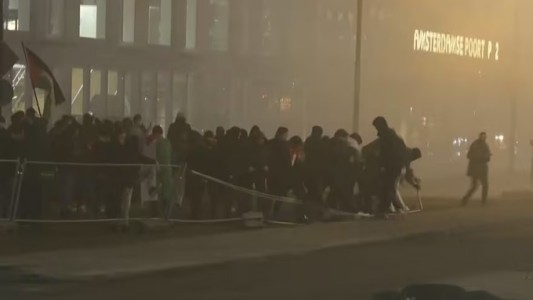 Conmoción por ataque antisemita contra hinchas del Maccabi en Ámsterdam