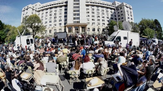 Fuerte custodia policial, doble vallado y "clase pública" a la espera del fallo de Casación