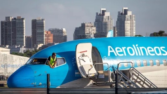 Milei sobre Aerolíneas Argentinas: “O se cierra o se privatiza”