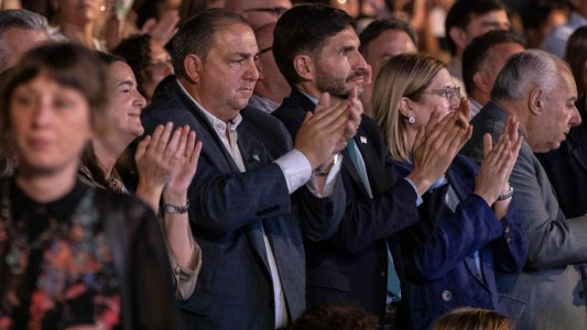 La ciudad celebró sus 451 años y presentó en sociedad su bandera