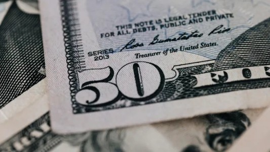 Blanqueo: el 30% del dinero que entró ya está fuera de los bancos