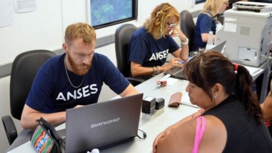 El Gobierno oficializó un nuevo aumento para los trabajadores del Estado