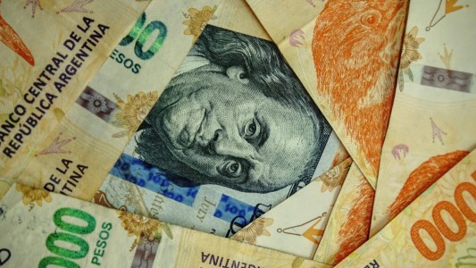 El dólar blue no encuentra piso y en el mercado se preguntan hasta dónde puede caer