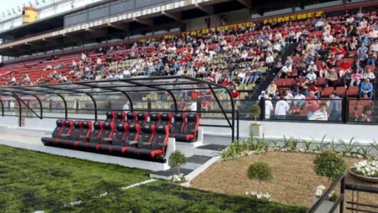 Colón: quién es el DT que se suma como candidato para asumir