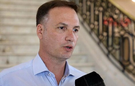 "Si los funcionarios viajan en avión nunca van a entender lo que pasa en el interior"