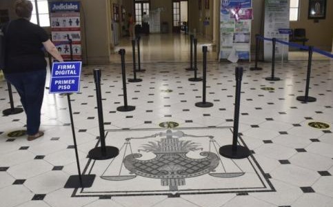 Trabajadores de la justicia provincial llevan adelante asamblea para definir medidas de fuerza