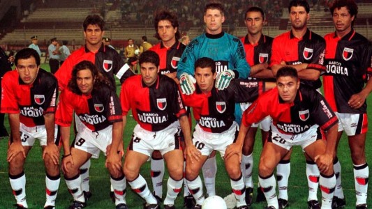 El día que los hinchas de Colón festejaron en el Obelisco: a 27 años del ingreso a la Libertadores