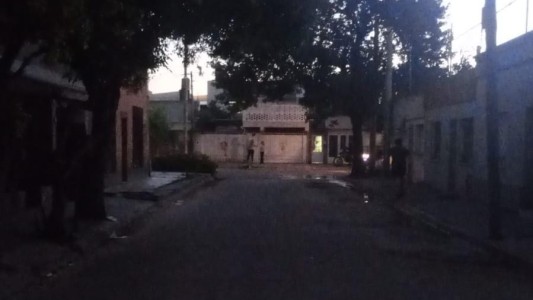 Un año con las calles a oscuras, el drama de barrio Schneider