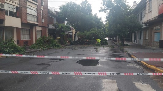El paso de la tormenta se hizo sentir en algunos sectores de la ciudad
