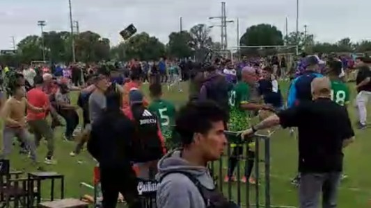 Video: salvaje batalla campal en la final de un torneo de fútbol amateur