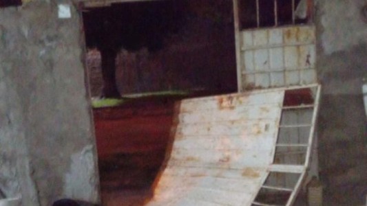 Barrio Santa Rita II: reventaron un portón y se robaron una moto